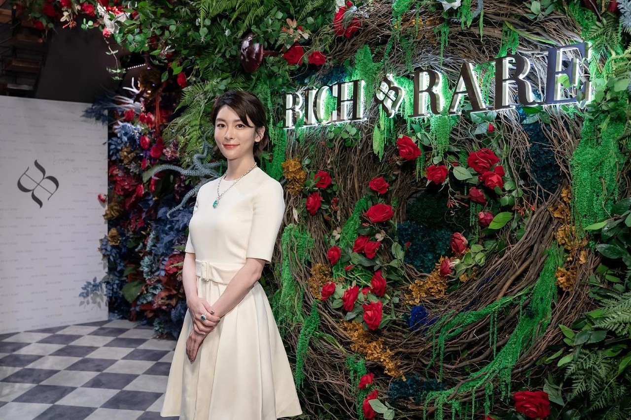 憑藉Elsa的非凡眼光及藝術靈感,RichandRare Jewellery作品時尚而創意洋溢,饒富巧思,每一夥寶石都由她親自挑選,設計涵蓋日常佩戴款式和高級奢華系列。