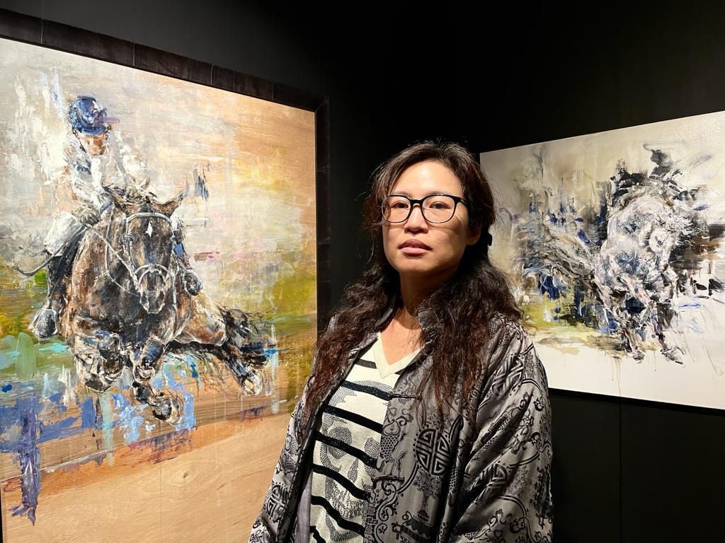 數學中的定理程式, 繪畫中的線條結構, 都是用抽象的符號語言來表達純粹的內容,羅凱玲認為兩者都是美的體驗。( 攝影:Ringo Tang )