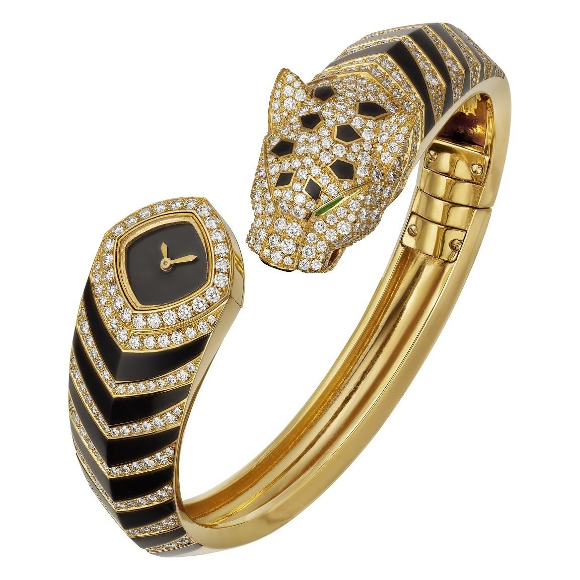 La Panthère 腕錶，18K黃金，明亮式切割圓鑽，祖母綠，黑色亮漆，517顆鑽石。© Cartier