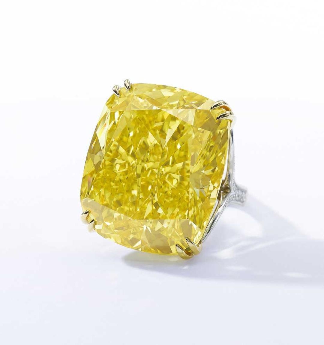 蘇富比曾售出史上最珍貴的黃鑽，包括2014年在日內瓦拍賣的100.09克拉古墊形艶彩黃鑽「格拉夫艶黃」（Graff Vivid Yellow），以1,630萬美元成交，刷新了當時黃鑽的世界拍賣紀錄。