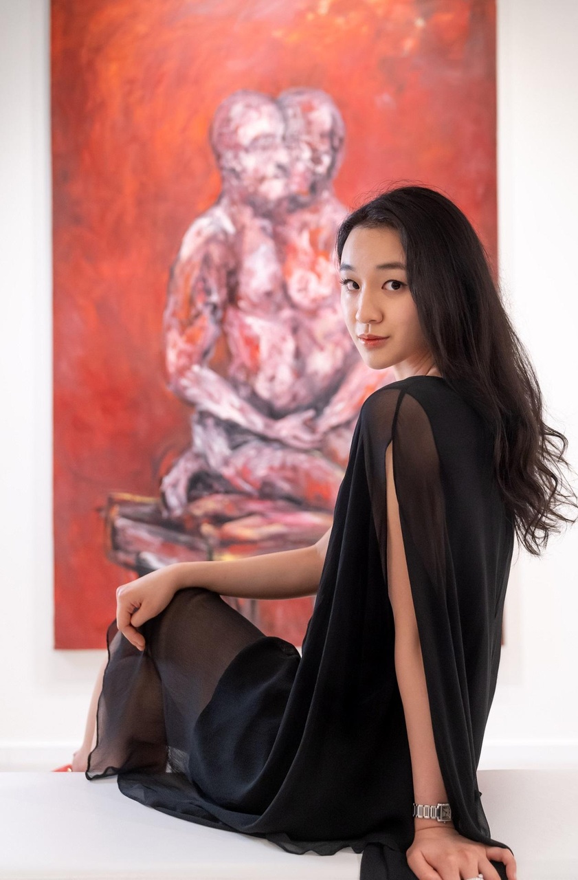 西山瑞貴對年輕亞裔女性在文化、社會以至政治上受到的種種限制深有體會。繪畫之於她，就是一個從生活的混亂中沉澱和釐清思緒的抒發過程。
