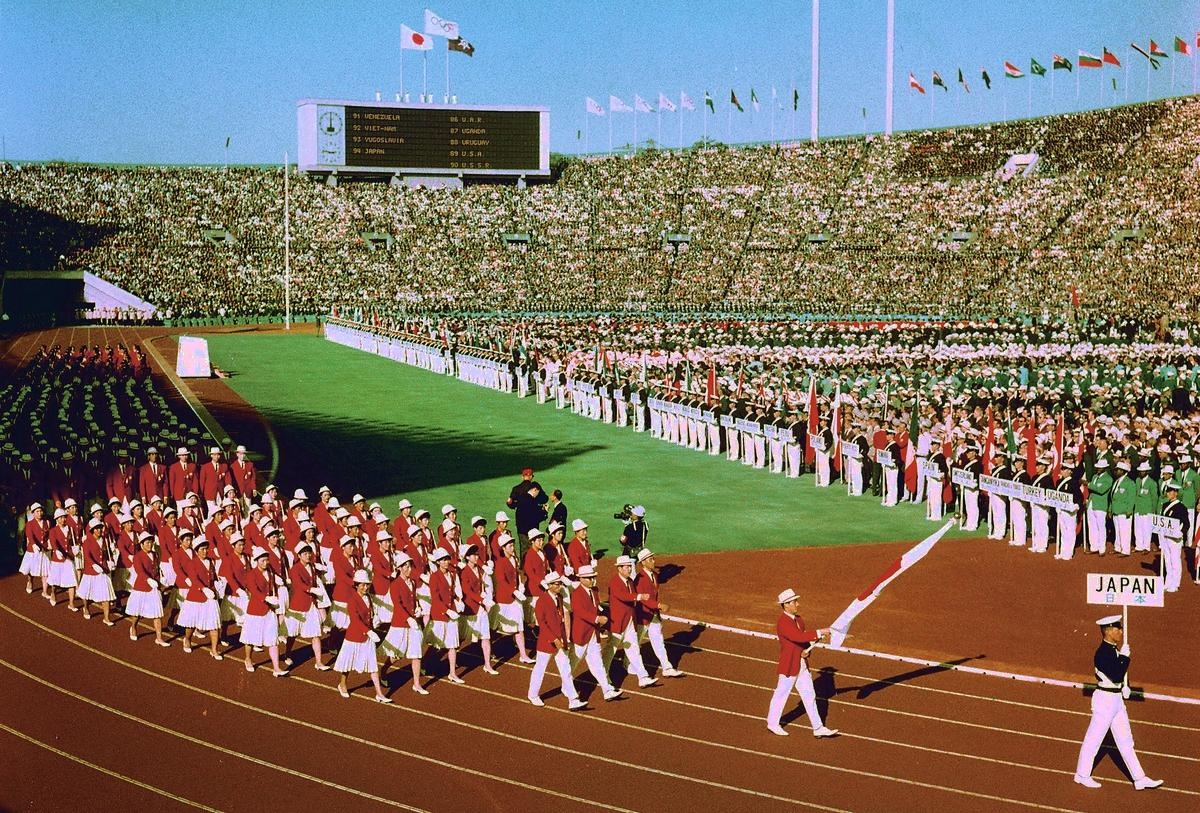1964年的東京奧運,其理念是向世界展示日本的「戰後重建」及「科技先進國家」,成為了日本經濟急速復興,和平政治轉型的重要國家記憶。