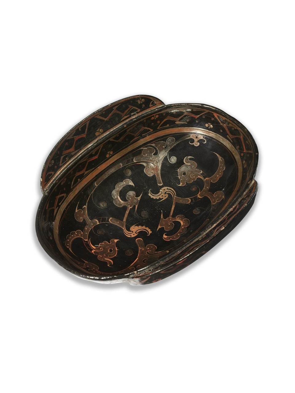戰國至西漢早期 漆繪雙龍鳥紋耳杯
估價：500,000-600,000港元
