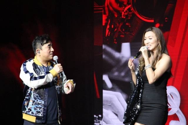 呂方演唱會在劇院舉行,邀請姚嘉妮作嘉賓,觀眾大體都滿意