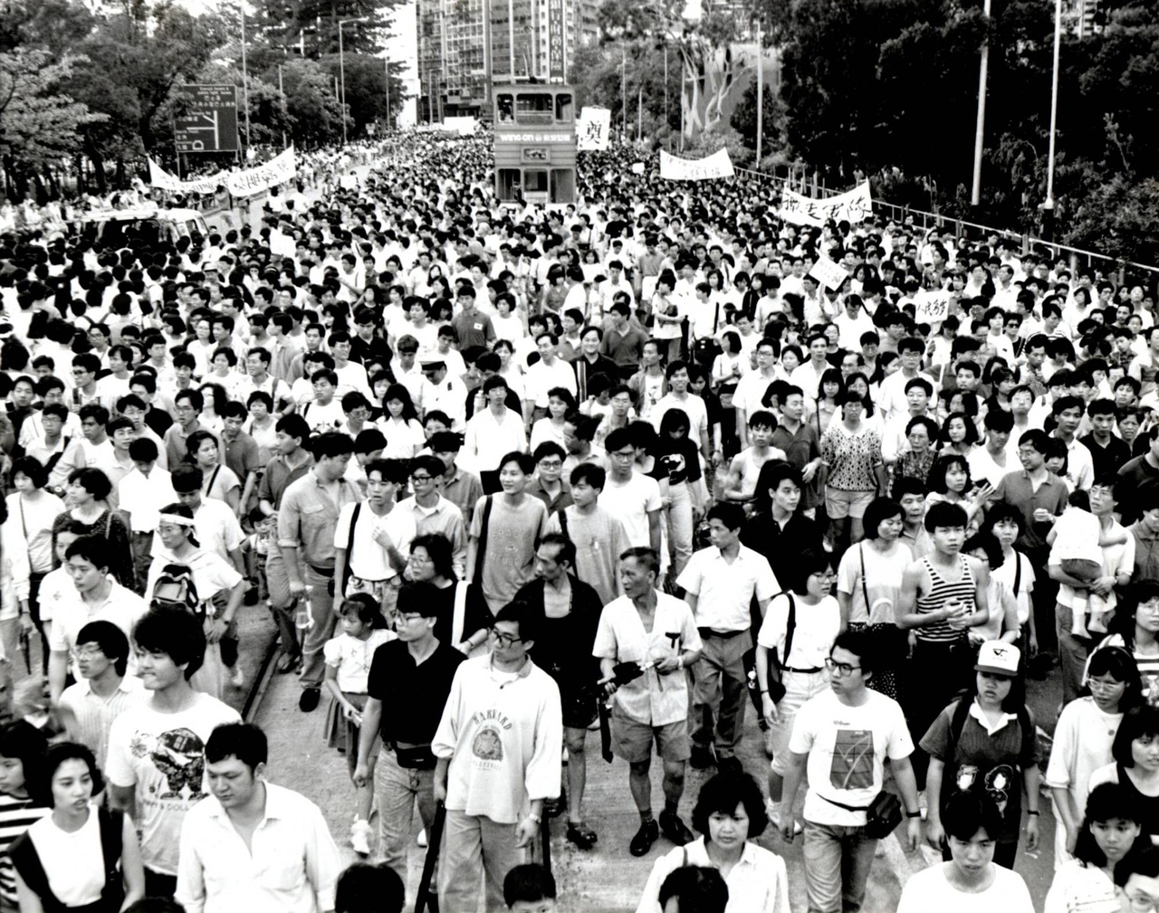 1989年5月21日，香港百萬市民，自發出來遊行，支援北京學生運動，沒有持任何政治訴求標語，也少持揚聲器叫口號。 (Credit Johnny Cheung)。