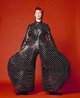 David Bowie穿山本 寛斎（Kansai Yamamoto）服裝 Aladdin Sane tour 1973 Photograph_byMasayoshi Sukita Sukita The_David Bowie_Archive