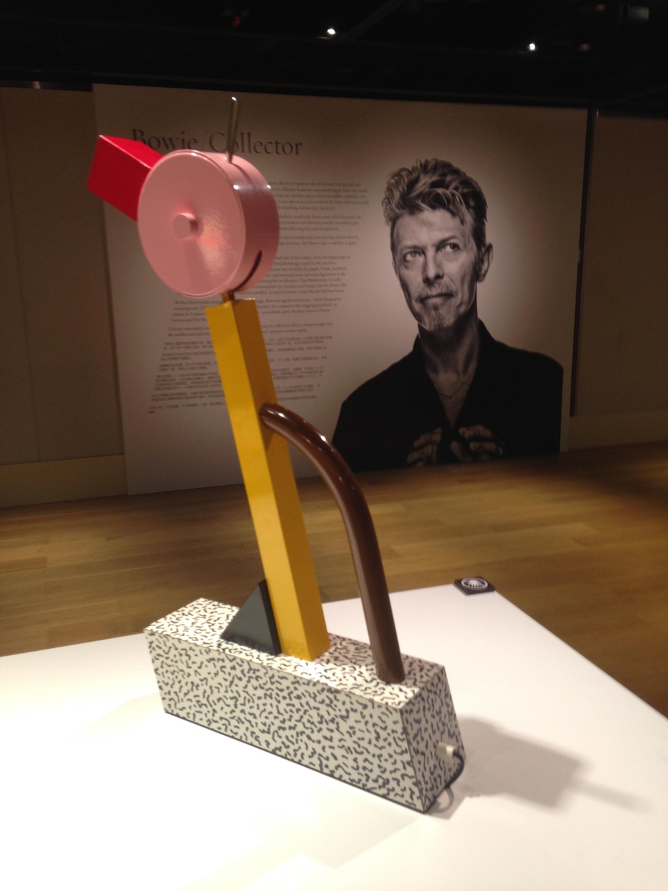 Bowie收藏的枱燈。