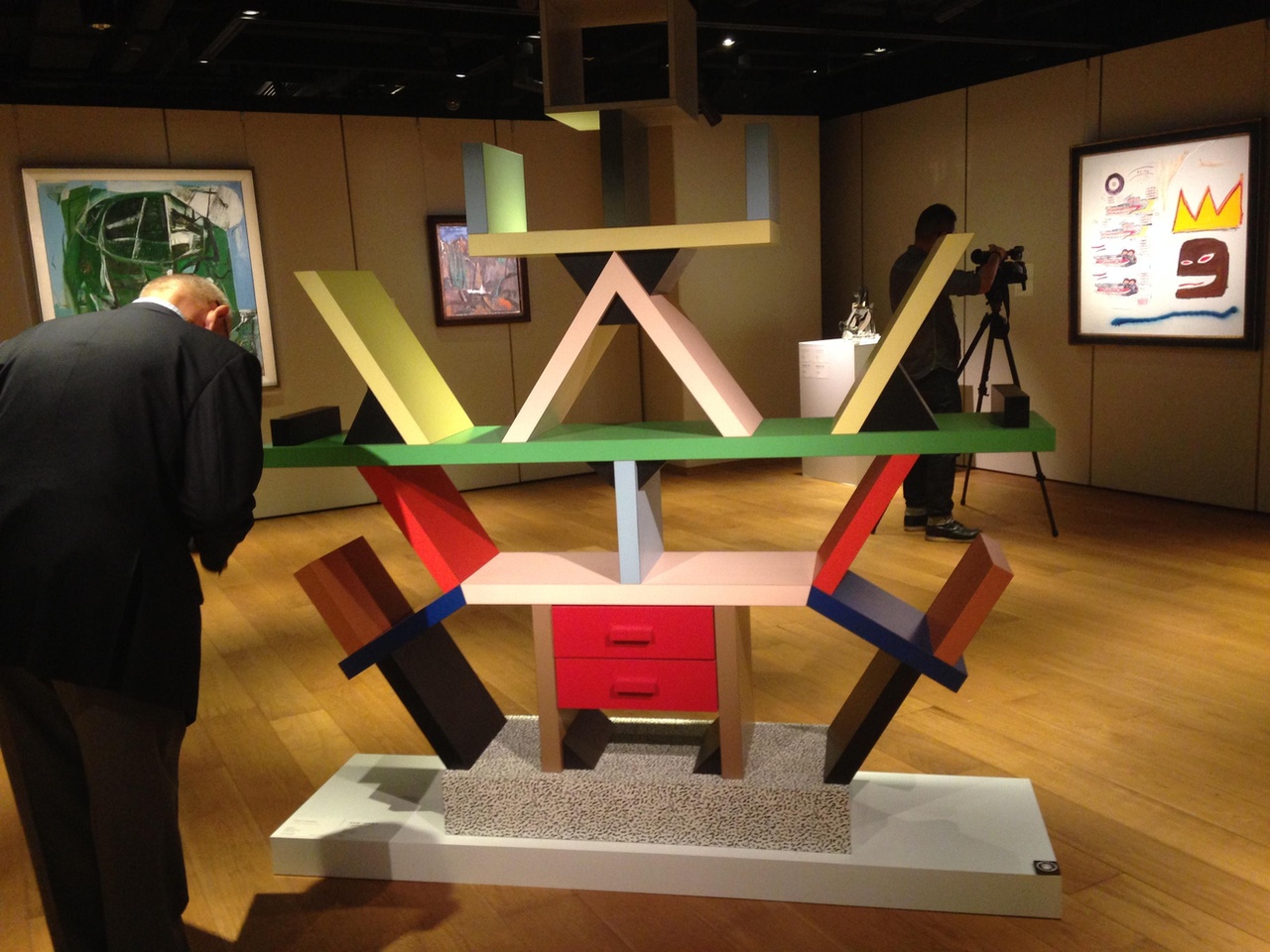 David Bowie書架,視覺設計先行。