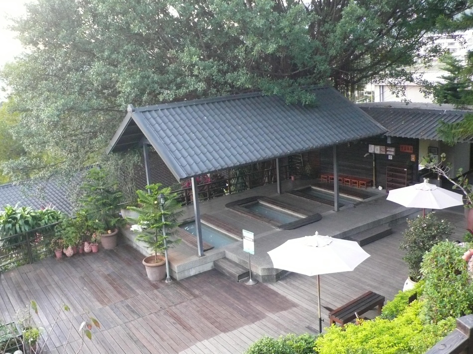 少帥禪園有溫泉池和浴足池,去吃養生餐,可帶備毛巾衣服前往,浴後才進食。