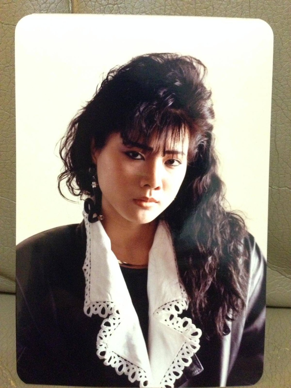 1989年1月影樓作品。化妝、髮型、服裝都是當年時尚。 (Credit Johnny Cheung)
