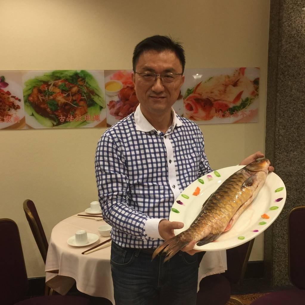 海鮮進口商張昆隆從印尼蘇門答臘漁民收購忘不了,即劏,清除內臟,包裝冷藏,卻不用冰,馬上空運到耶加達,再轉機到香港,魚仍然新鮮,可以清蒸,真是奇妙。