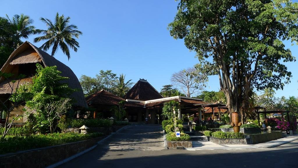 Kila Senggigi 度假村私人海灘，大泳池，一切設施不輸國際品牌酒店，成為旅遊龍目島理由。