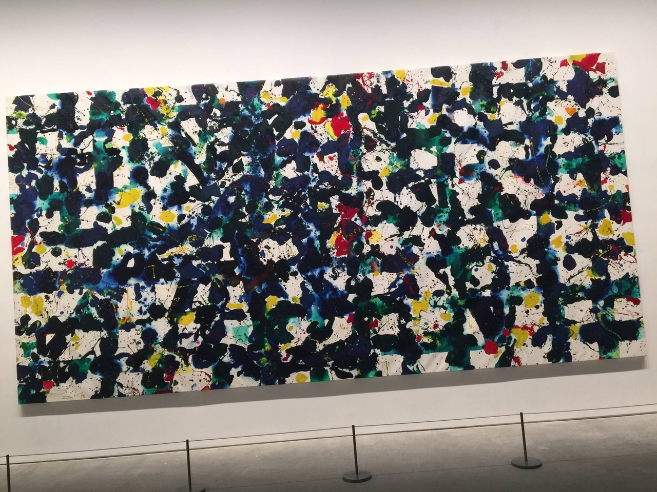 在永利皇宮藝術展覽場,展出美國大師Sam francis作品。