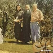畢卡索夏天在家裡不穿上衣,這天特別穿上襯衫迎接張大千與夫人徐雯波,和翻譯,相見歡。