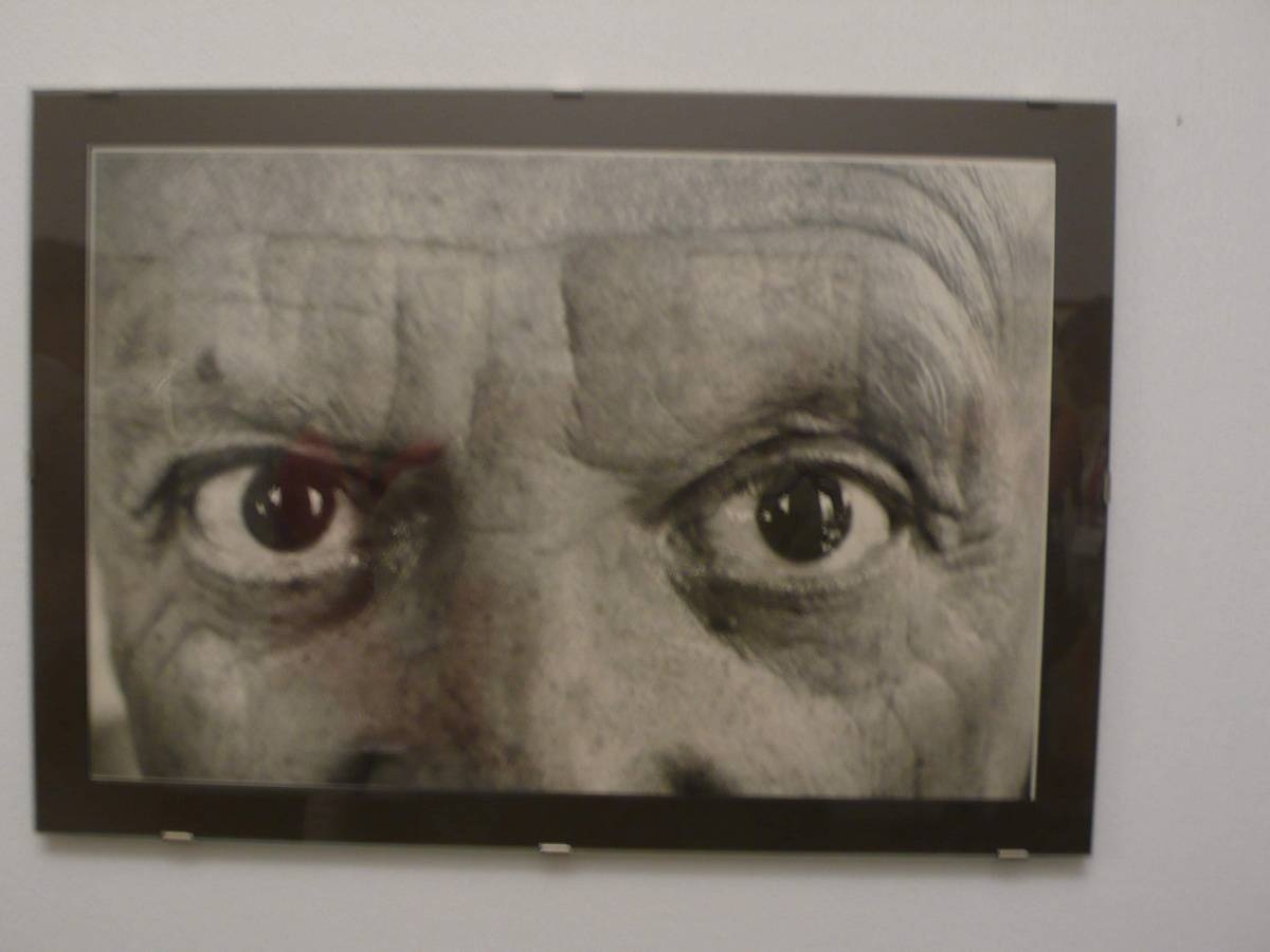 畢卡索玩拍照，強調自己雙眼，為甚麼？
