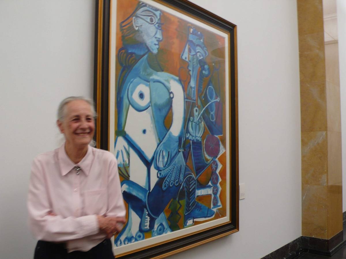 畢卡索為Angela畫了6幅大肖像油畫。83歲的她，站在年輕時候當畢卡索模特兒的畫像前，當然興奮。