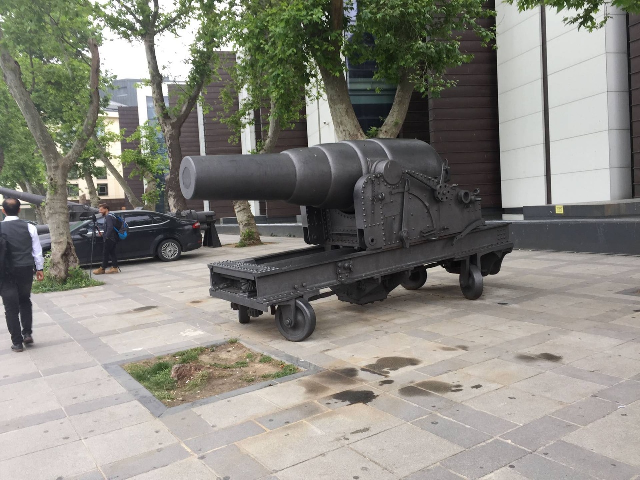 在Naval Museum (海軍博物館旁邊){圖左}便是香格里拉酒店。