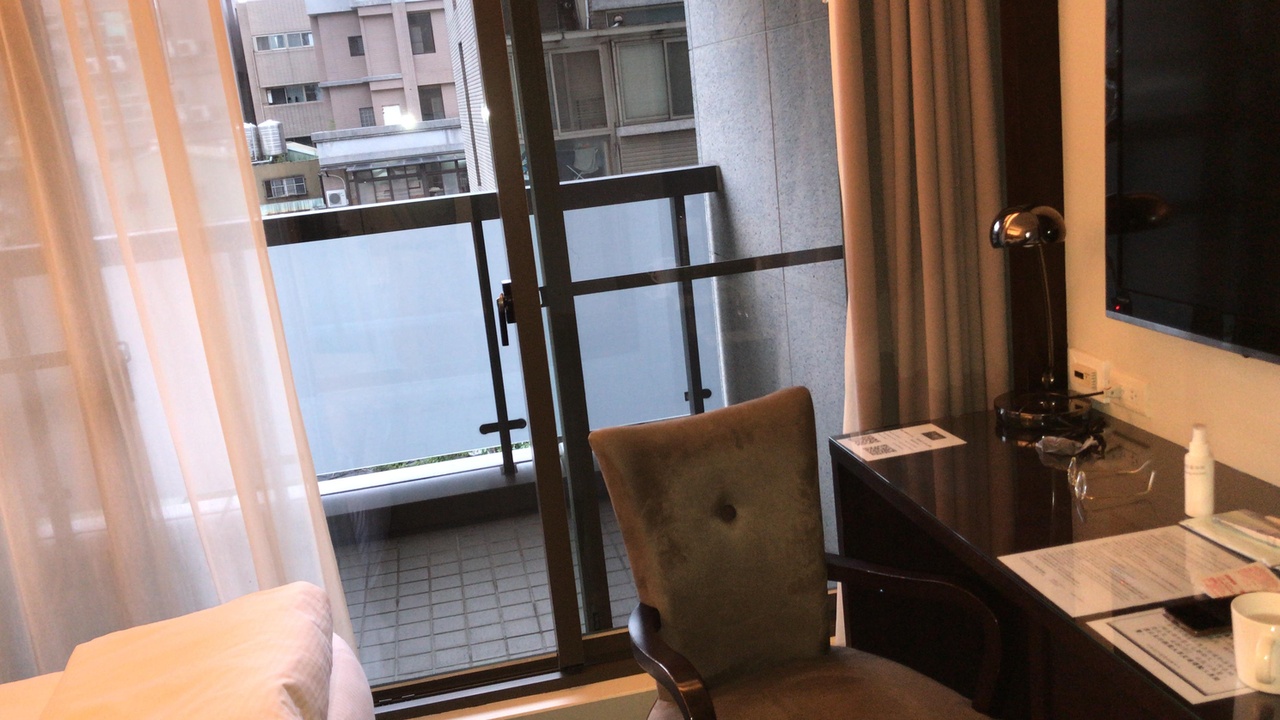 在防疫酒店困居14天,最好房間有露台,可以出去吸收新鮮空氣。