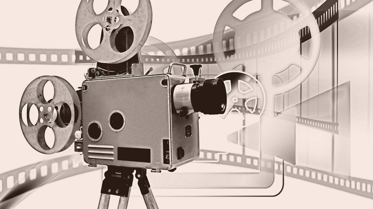 https://pixabay.com/en/camera-film-demonstration-projector-2801675/