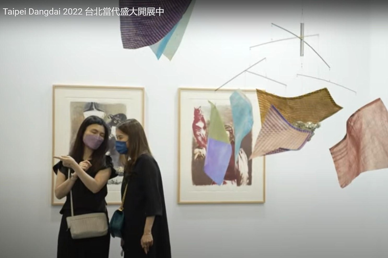 「買那張畫好呢?」