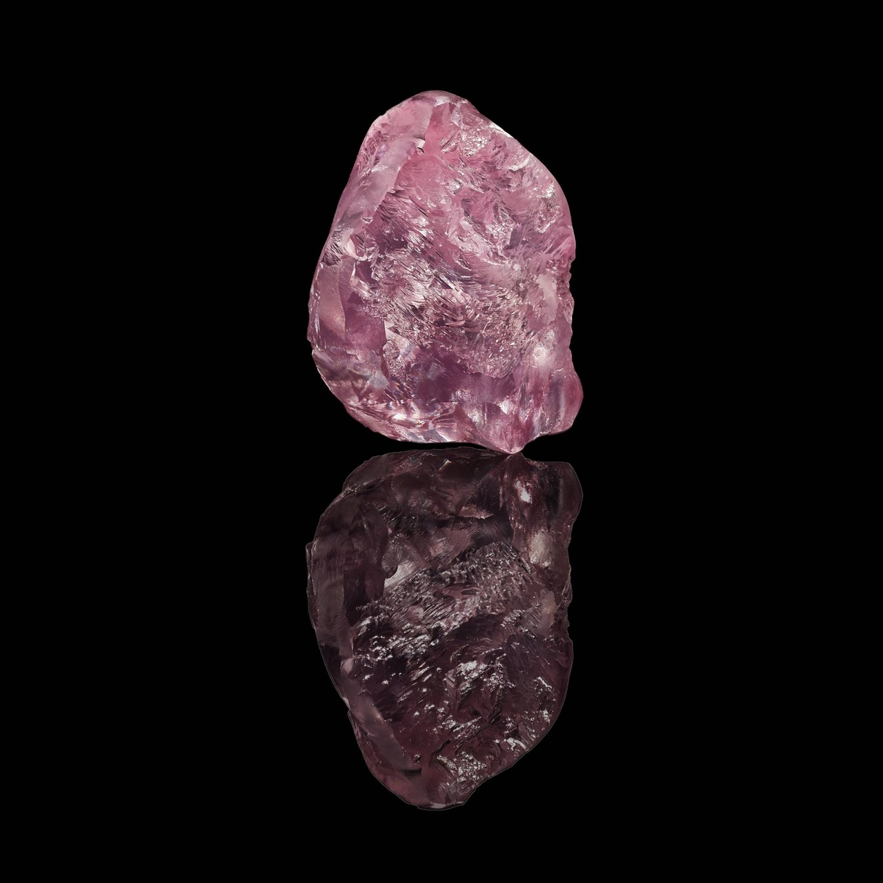 格拉夫欣然宣布購得一顆珍罕非凡的13.33克拉粉紅鑽原石，原石由Gem Diamonds於2019年2月在非洲萊索託的Letseng鑽礦發現。