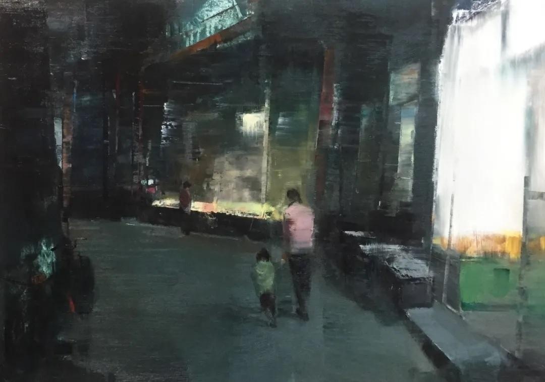 丁志青
橱窗前伫立着
布面油画
50×70cm
2018