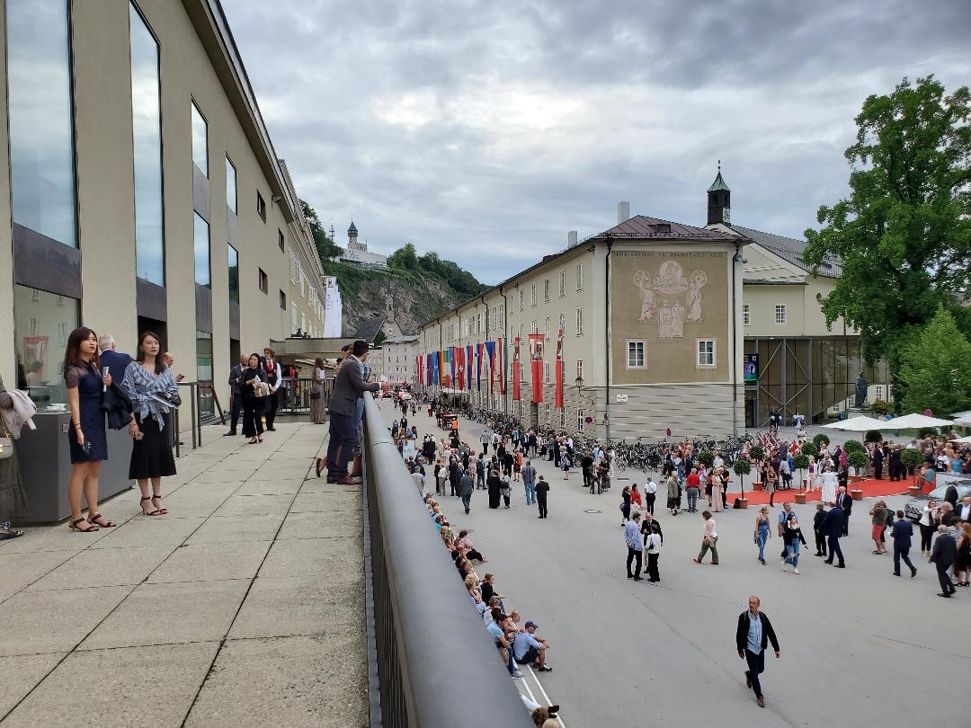 從2019年7月20日至8月31日，世界聞名的薩爾斯堡藝術節又再拉開帷幕。來自全球各地的頂級藝術家將到場的名人嘉賓以及遊客奉上一系列精彩的節目。