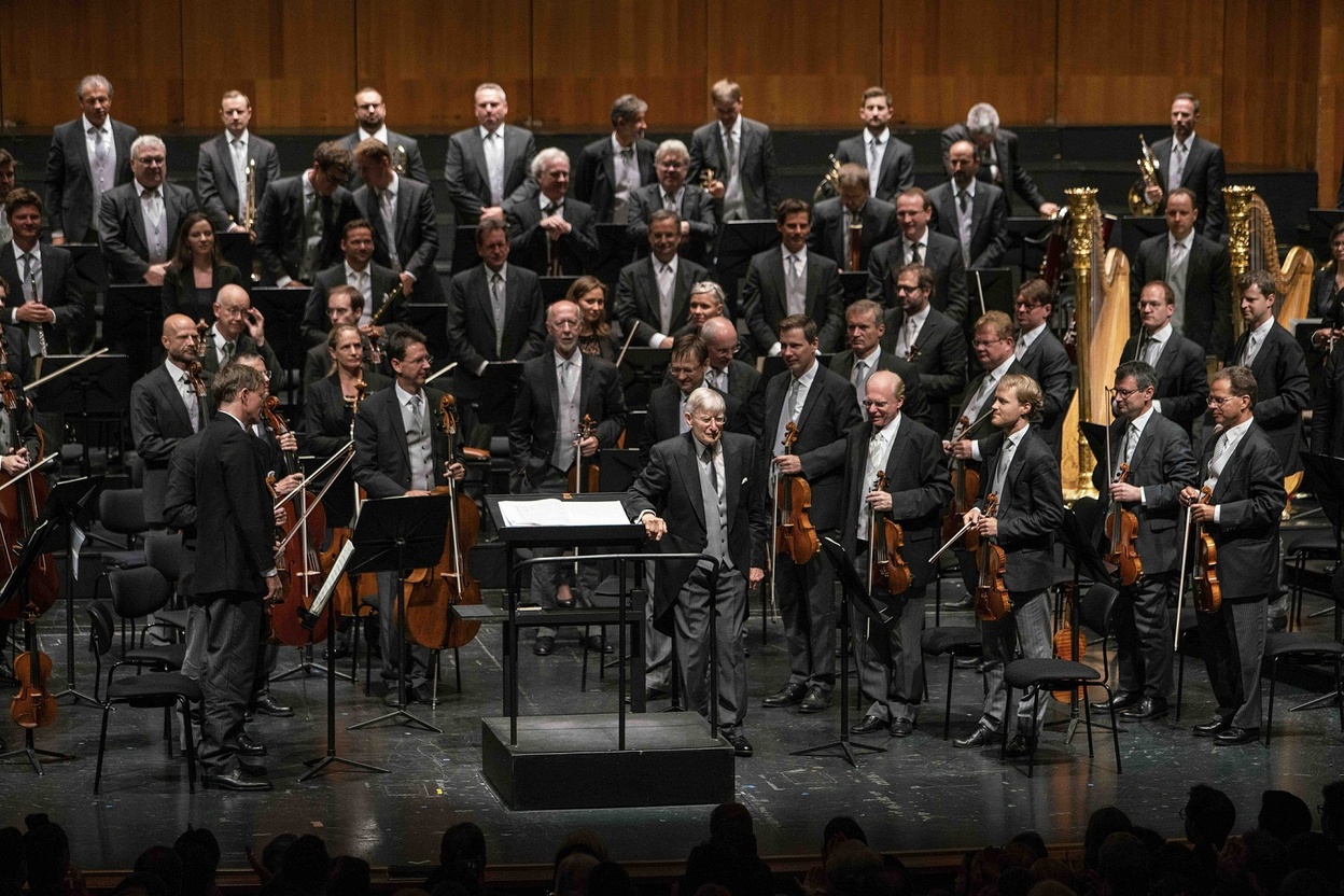 維也納愛樂樂團作為當今首屈一指的古典音樂演奏團體，其亦作為2019年薩爾茨堡音樂節的駐場樂隊參與歌劇表演。