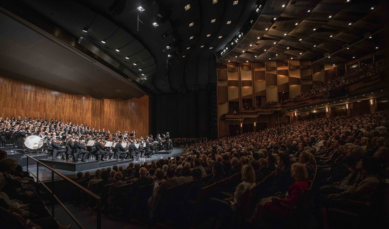 自1922年以來，維也納愛樂樂團每年參加薩爾茨堡藝術節，這個聞名遐邇的樂團堪為古典音樂優秀傳統的守護者，而勞力士則是樂團的獨家合作夥伴。