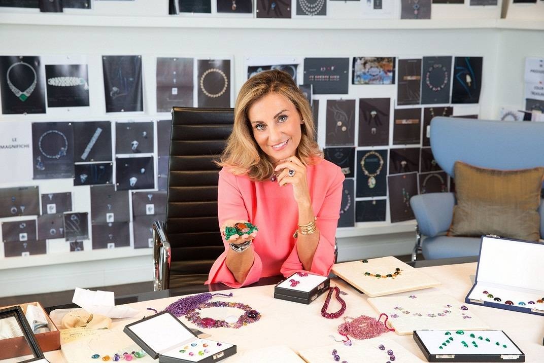 BVGLARI珠寶創意總監Lucia Silvestri表示，其首要的繆斯就是這些彩色寶石，它們的顏色、形狀甚至背後的故事，都會激發她的創作靈感，她甚至能從它們身上汲取創作能量。