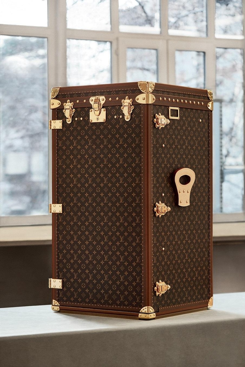 Louis Vuitton 呈獻配備多項創新功能的Secrétaire Bureau 2.0,這張殊不簡單的辦公桌讓品味一族在旅途中也能舒適地處理公務。