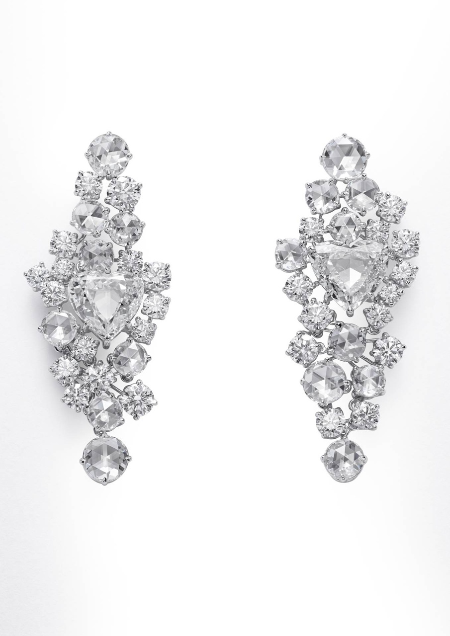 章子怡在康城電影節佩戴蕭邦高級珠寶系列18K 白金鑽石耳環。