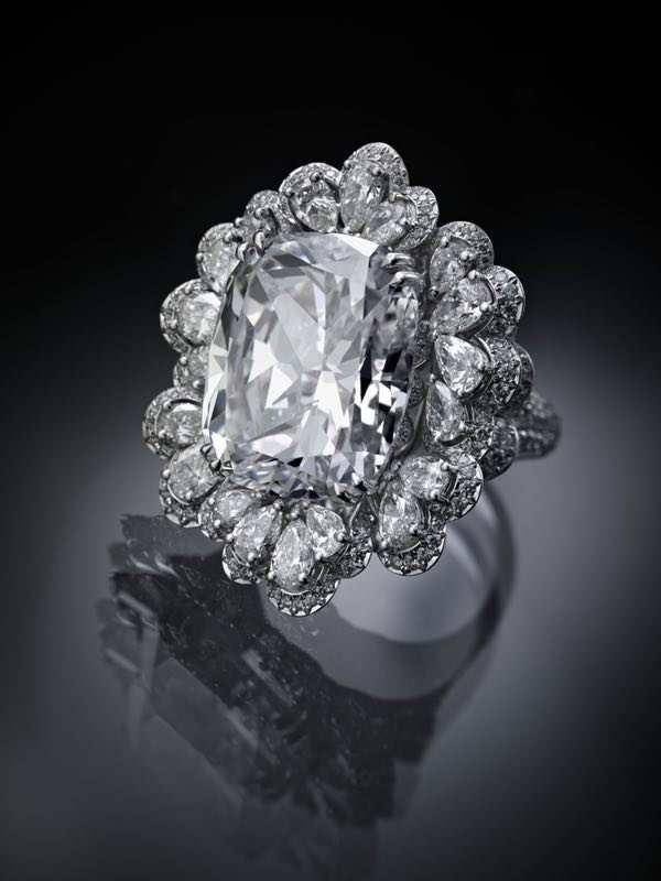 章子怡在康城電影節佩戴蕭邦Garden of Kalahari 系列18K公平開採 白金鑽石戒指。