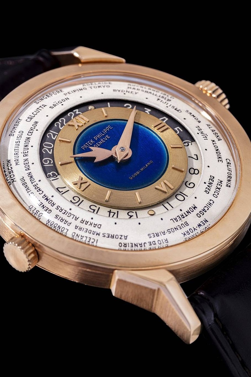 百達翡麗，非常罕有及極為重要，18k紅金雙錶冠世界時間腕錶，配24小時顯示及藍色琺瑯錶盤，由米蘭Gobbi銷售，型號2523，1953年製，估價：HK$55,000,000-110,000,000。