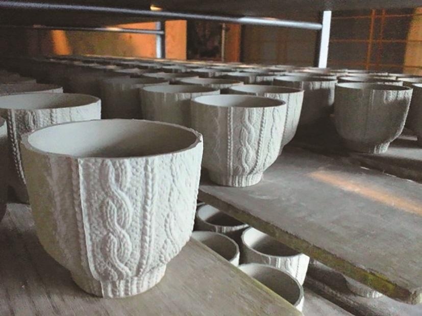 擁有1300年歷史的愛知縣瀬戸，是有名的陶瓷器城鎮，陶器模具上均以細緻的手雕技術而見稱。株式会社エム・エム・ヨシハシ (MM Yoshihashi) 是傳承到第三代的陶瓷器石膏模具製作工廠，現在持續在開發商品建立自我品牌，把模具製作的傳統匠人技術得而傳承。