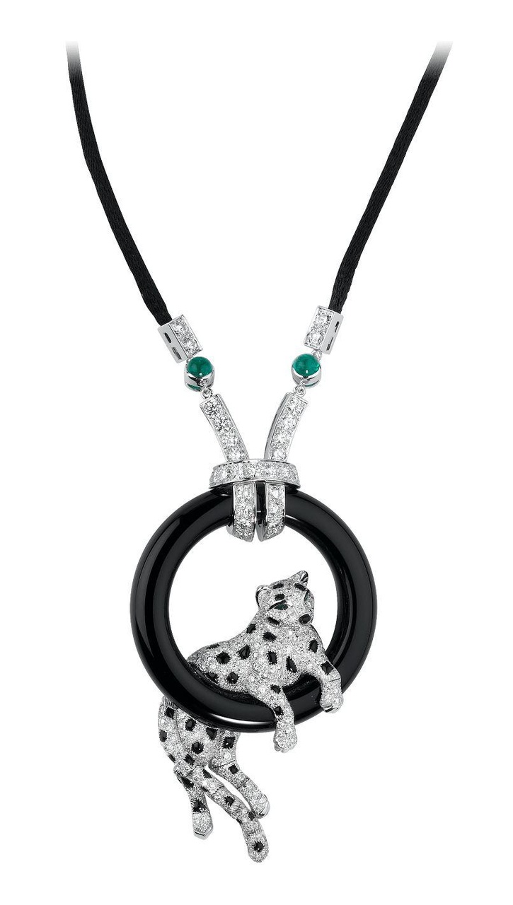 Panthère de Cartier 項鏈,950/1000鉑金,6顆祖母綠,488顆明亮式切割圓鑽,共重4.19克拉,