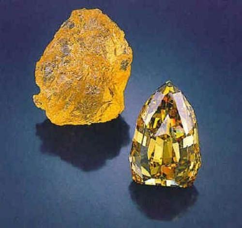 「The Golden Canary」的原石經過兩次切割,它的前身重407克拉,被譽爲「無雙鑽石」(The Incomparable)。「無雙鑽石」爲盾形,再次切割後才成爲如今所見的古典梨形。
