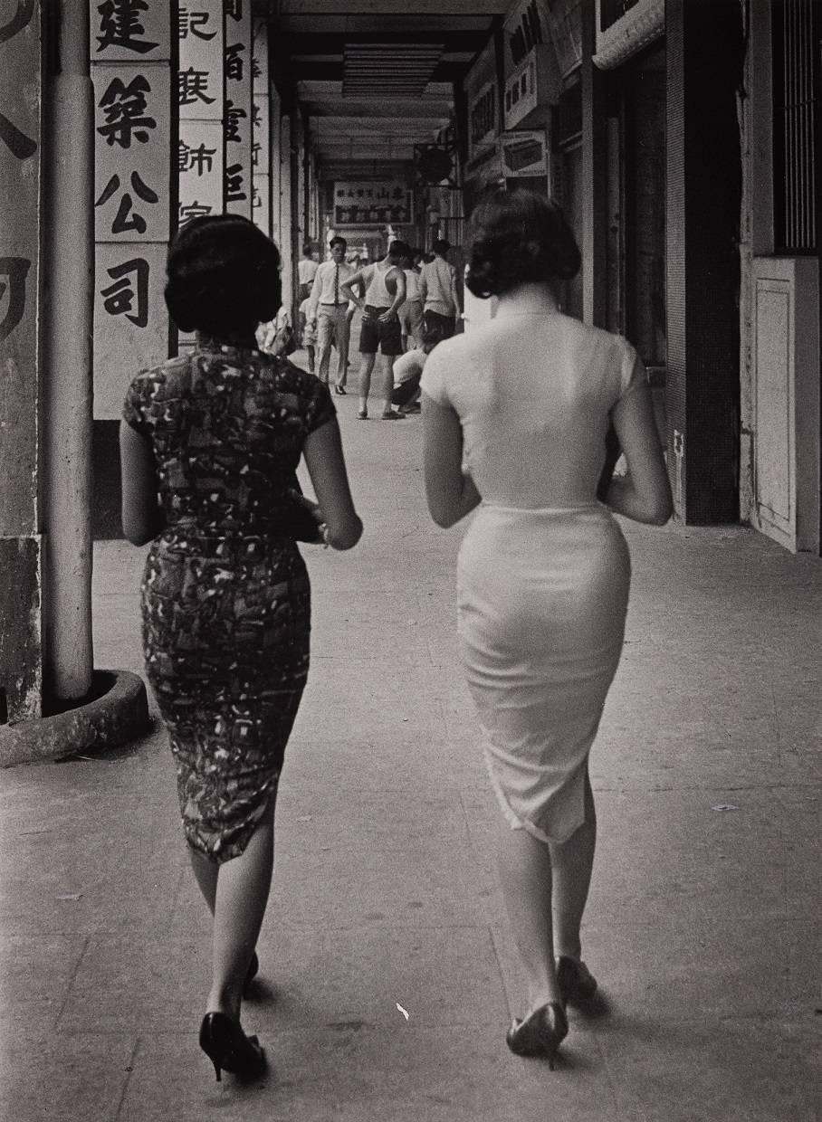 邱良《儷人行(告士打道,1961)》, 1961年攝,46.6 x 34.1公分 。