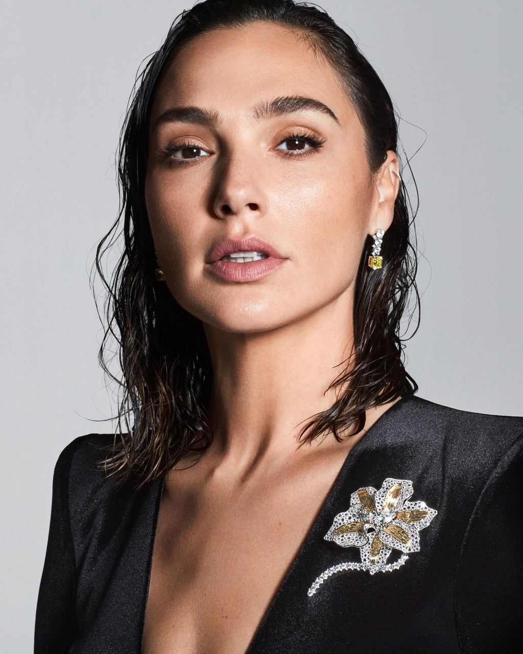 Gal Gadot featuring Tiffany & Co. Blue Book Botanica Orchid yellow diamond and diamonds brooch