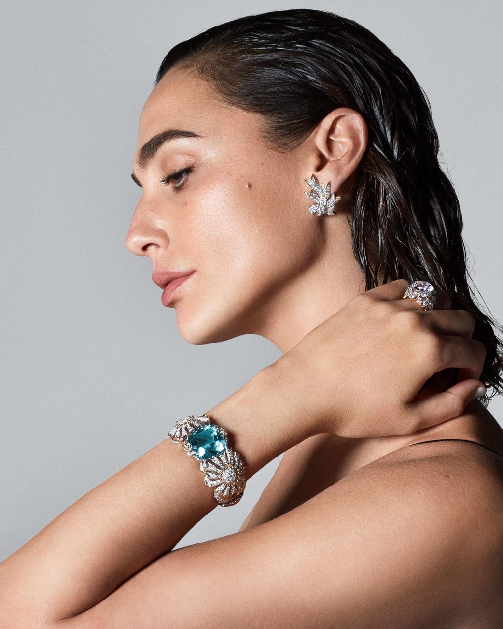 Gal Gadot featuring Tiffany & Co. Schlumberger® Fleurage bracelet