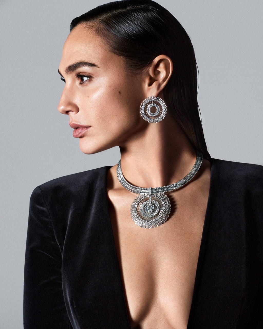 Gal Gadot featuring in Tiffany & Co. Blue Book Botanica Dandelion aquamarine and diamonds necklace