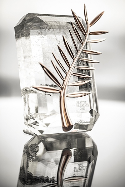 「金棕櫚」獎盃代表歷屆康城電影節頒授給最佳電影的殊榮，在2014年舉行的第67屆康城電影節上，這個傳奇獎盃更首次以採用「公平採礦」(Fairmined)認證的金原料創作。