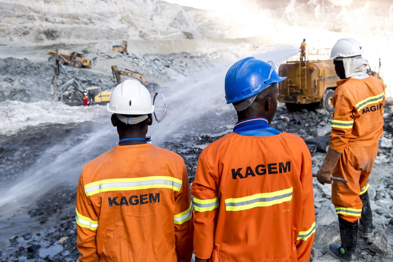Kagem祖母綠寶石礦場是世界上最大的祖母綠寶石生產商，約佔全球祖母綠產量的25％。它的面積約41平方公里，位於贊比亞銅帶省恩多拉農村祖母綠寶石禁區的中部。寶石供應商Gemfields擁有 Kagem礦場的75% 股份，其餘則由贊比亞政府持有。