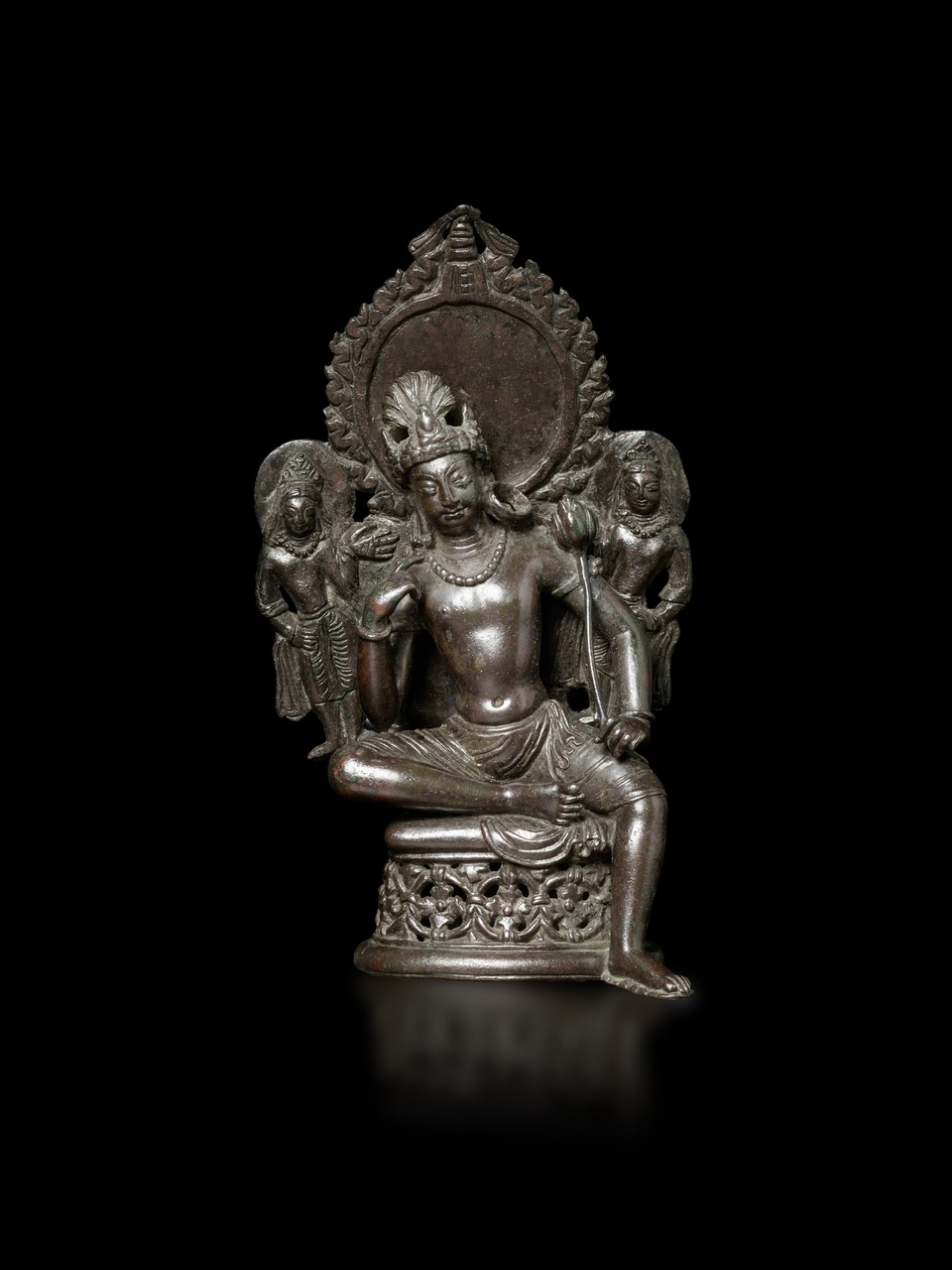 斯瓦特，約七世紀，銅錯銀觀音像，估價：160–200萬港元。