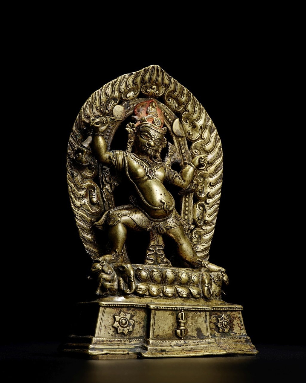 西藏，約十二至十三世紀，金剛手銅像，估價：200–300萬港元。