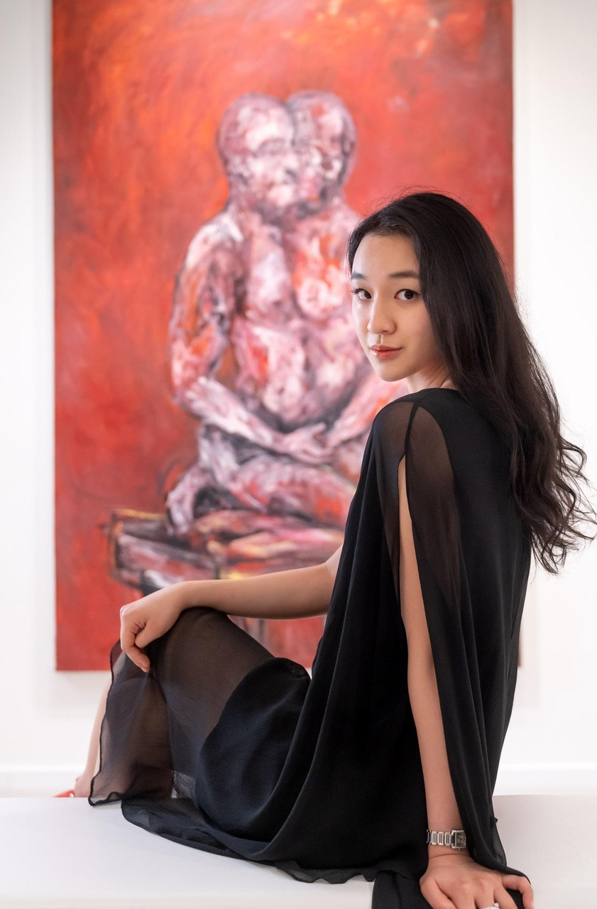 西山瑞貴對年輕亞裔女性在文化、社會以至政治上受到的種種限制深有體會。繪畫之於她,就是一個從生活的混亂中沉澱和釐清思緒的抒發過程。