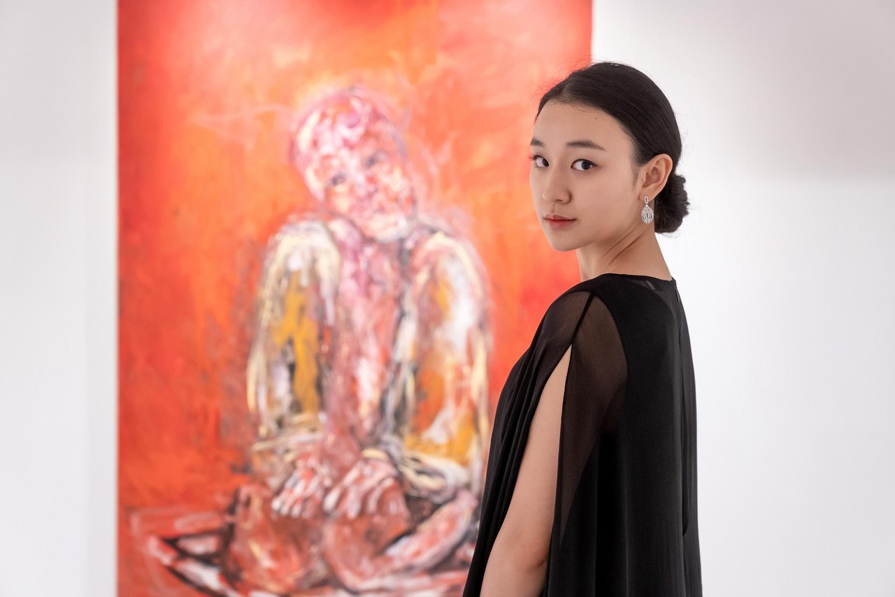 這次的展出作品不乏西山瑞貴個人情感的抒發,例如《Okasan》(日文母親的意思)以緊靠的母女角色,象徵她與同樣是畫家的母親關係密切,《When In Kyoto》則透過一個回憶中的畫面,讓觀者感受到她與家人的牽絆,情感內歛卻深厚。