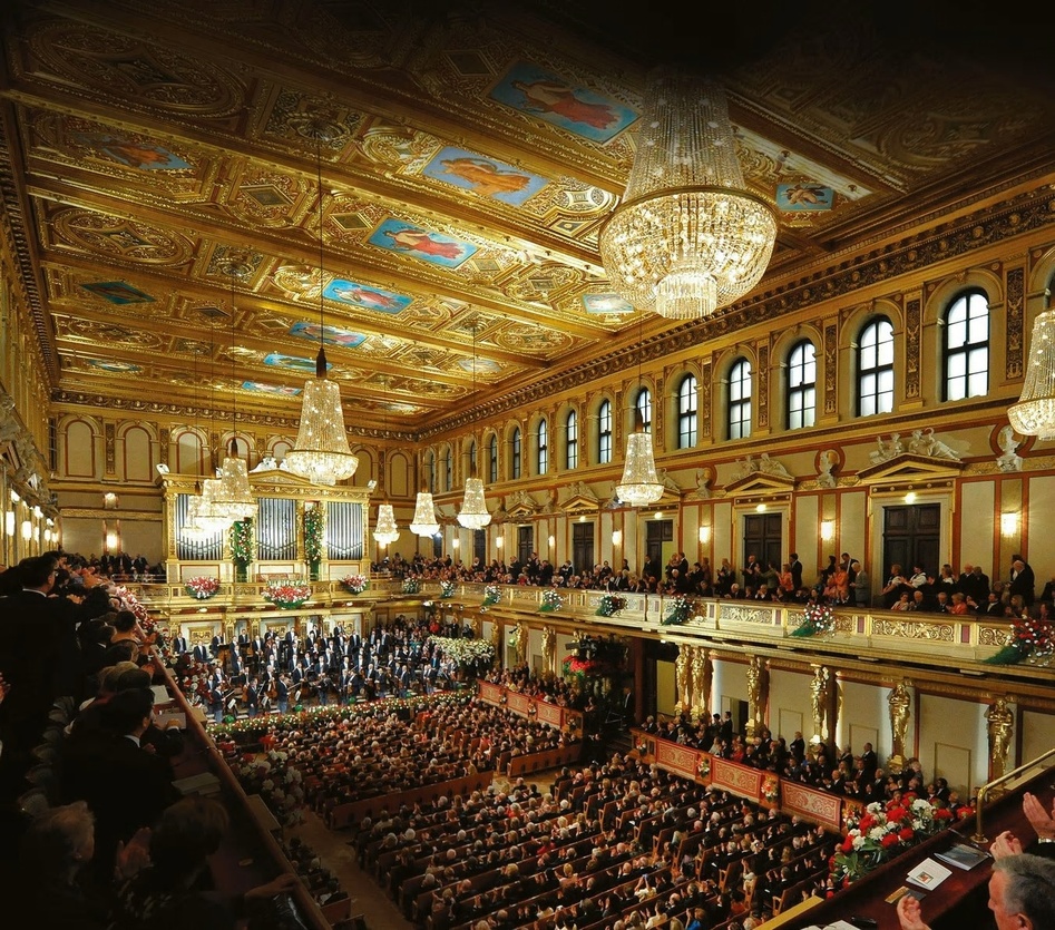 近八十年以來,維也納愛樂樂團新年音樂會(New Year's Concert)均於每年元旦的早上,在維也納金色大廳(Musikverein)舉行,以非凡造詣奏出醉人樂章。