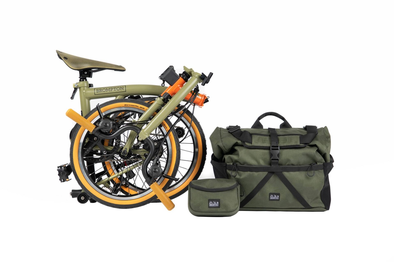 Brompton Explore 單車設計靈感來自大自然，亦包括一個特別訂造的 28L 捲頂背包及特別版備用袋，能輕易存放所有必要裝備，為探險旅程做足準備。