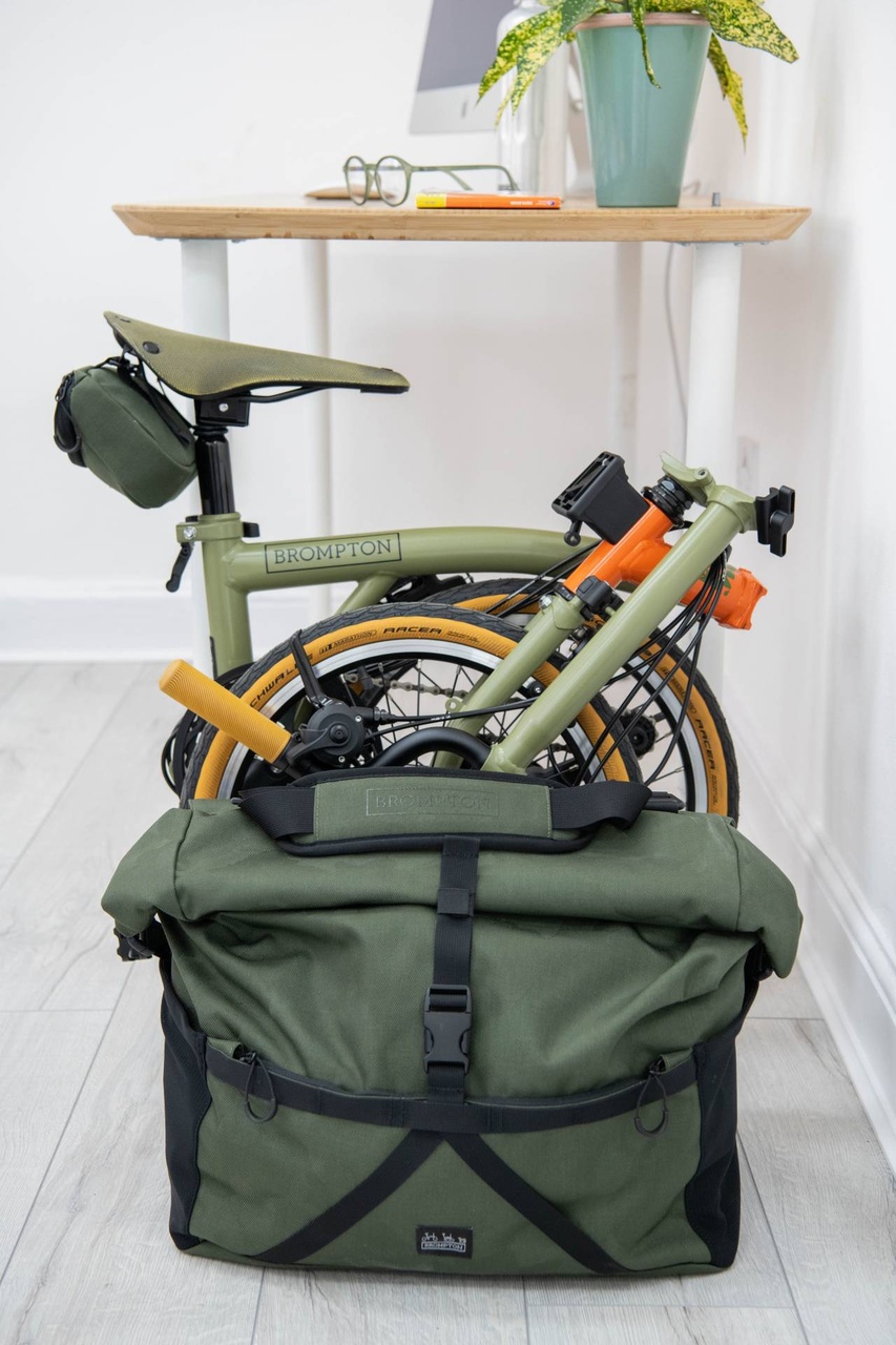 Brompton Explore 單車配以 Tan-wall 爬山輪胎和 Brooks Cambium C17 全天候座椅,完美地結合品牌所兼備的便攜功能和時尚外型。